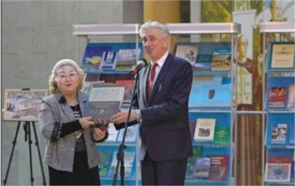 اهدای کتاب های قزاقی به کتابخانه ملی بلاروس