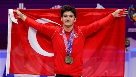 Turkish Weightlifter Wins 3 Medals in Euro C’ships