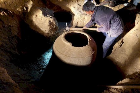 Sassanid-era urns unearthed in northwest Iran