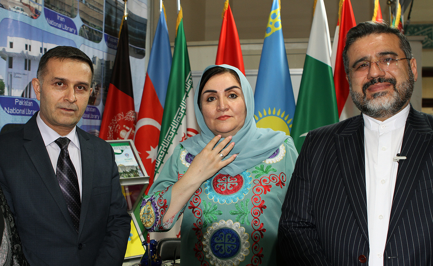 Ministers of Culture of Iran and Tajikistan visited the ECOCI&#39;s publication stall