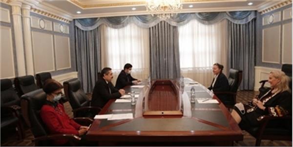 ملاقات مقامات تاجیکستان و صلیب سرخ