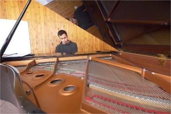 راه‌یابی پیانو نوازان جوان افغان به مکتب موسیقی در امریکا