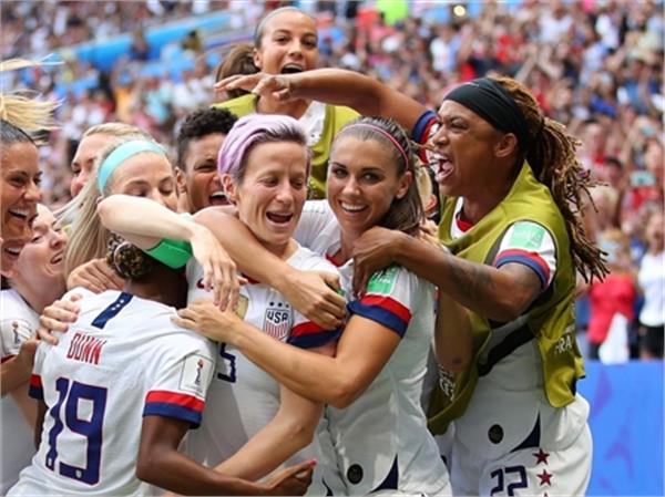 مقررات جدید FIFA در حمایت از فوتبالیستهای زن