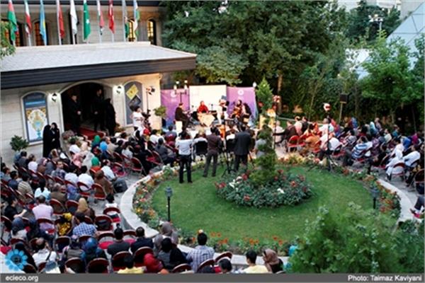 برندگان نخستین جشنواره جوایز خود را دریافت کردند