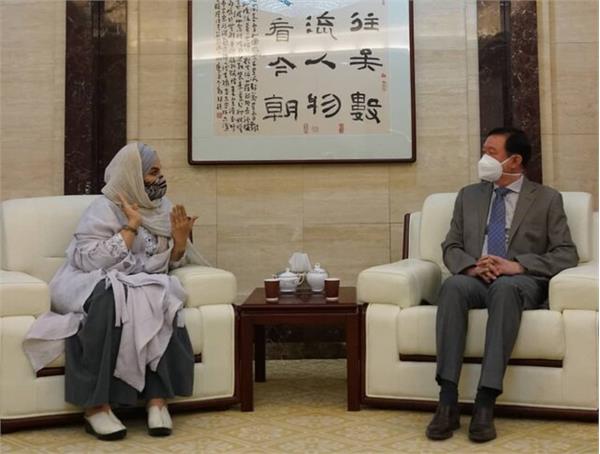 دیدار سفیر چین در تهران با نرگس آبیار