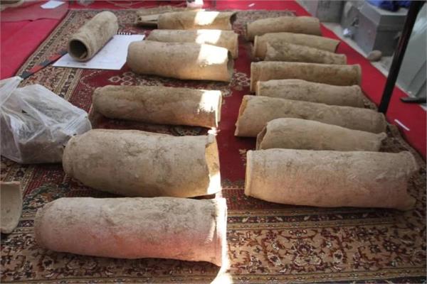 کشف ۲۴ اثر سفالی تاریخی و یک کتیبه سنگی در غزنی