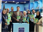 در غرفه انتشارات مؤسسه فرهنگی اکو برگزار شد: جشن امضای ترجمه قزاقی «کتاب یک‌صفحه‌ای»