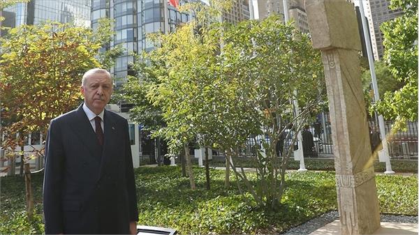 بازدید اردوغان از نمونه سنگ‌های «گوبکلی تپه» در مقر سازمان ملل