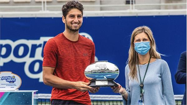 Turkish Tennis Player Wins First Challenger Trophy at Porto Open