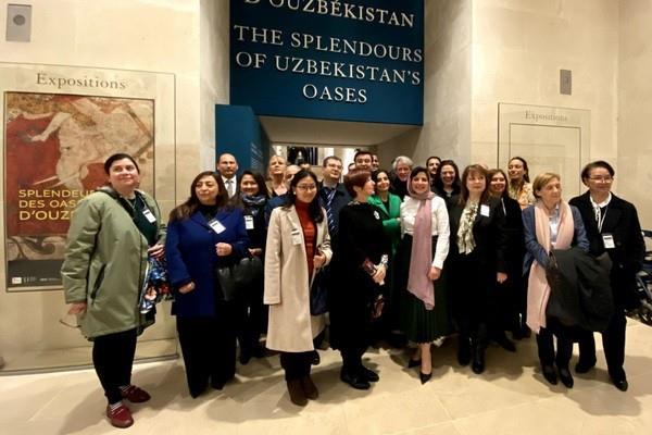 موزه لوور میزبان یک تور ویژه از نمایشگاه "شکوه واحه های ازبکستان. در چهارراه مسیر های کاروانی" بود
