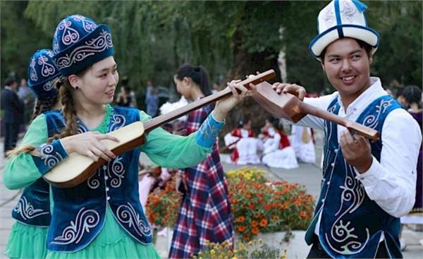 Komuz – The National Instrument of Kyrgyzstan and the Voice of the Soul of the Steppe