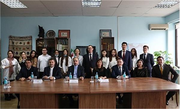 حافظ خوانی دانشجویان قزاقی در دانشگاه ملی اوراسیا