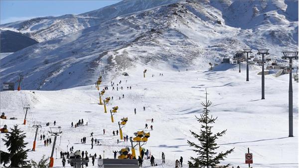 استقبال گسترده گردشگران از پیست اسکی «شاه داغ» در آذربایجان