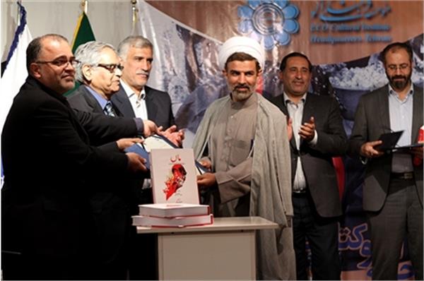 ترجمه اردو کتاب دا در موسسه فرهنگی اکو رونمایی شد