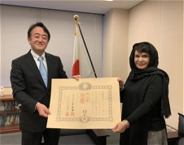 اهدای نشان خورشید تابان به شهره گلپریان