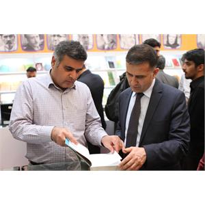 بازدید رئیس مؤسسه فرهنگی اکو از سی و چهارمین نمایشگاه بین‌‌المللی کتاب تهران 3