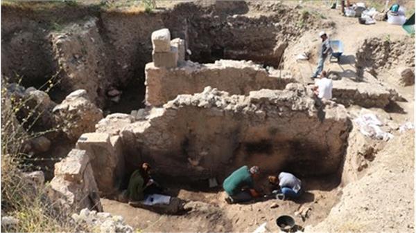 Late Roman-era rooms, offering vessels unearthed at ancient city of Antiocheia, southern Türkiye