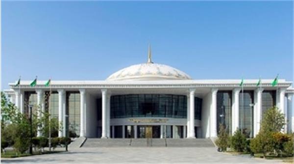 آغاز کنفرانس " هنر فرش بافی ، توان مندی ملی ترکمن ها " در عشق آباد