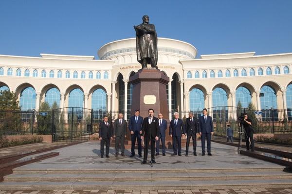 شهر تاشکند میزبان نمایشگاهی از آثار نویسنده بزرگ قزاق، "آبای"، است