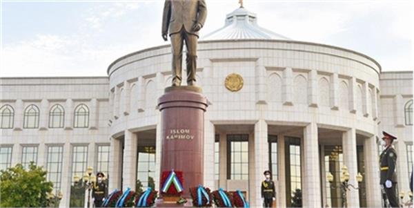 ادای احترام به اولین رئیس جمهور ازبکستان
