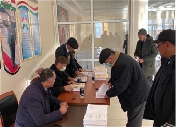 آغاز توزیع کتاب "تاجیکان" از «مرغاب» بدخشان