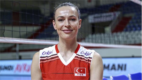 انتخاب کاپیتان تیم ملی والیبال زنان ترکیه بعنوان بهترین بازیکن میانی اروپا