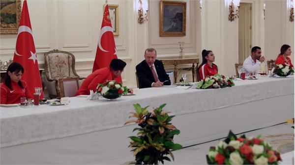 مراسم افطار رئیس جمهور ترکیه با ورزشکاران ملی