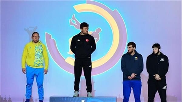 رمضان ساری برنده مدال نقره کشتی آزاد رقابت‌های بین‌المللی اوکراین