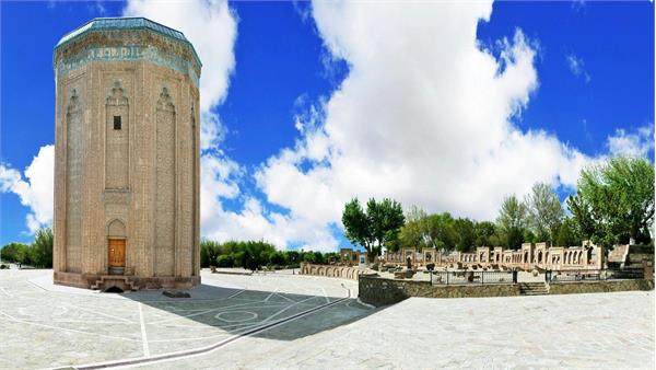 The Tomb Towers of Nakhchivan: 12th-Century Cylindrical and Decagonal Mausoleums