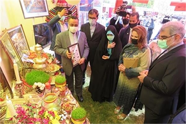 حضور همسر رئیس جمهور پاکستان در غرفه فرهنگی ایران