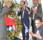 معینان وزارت اطلاعات و فرهنگ افغانستان بر مزار احمدظاهر گل گذاشتند