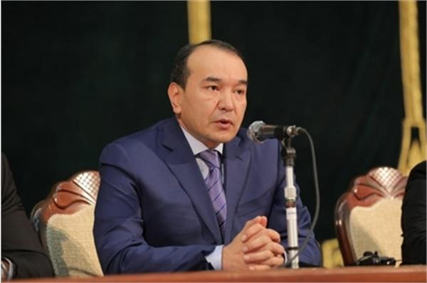 اعطای نشان هنرمند شایسته ترکمنستان به وزیر فرهنگ ازبکستان