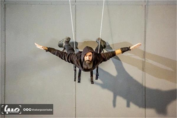 اجرای تئاتر «دیوار آسمان» بر فراز برج آزادی