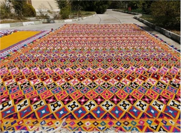 رونمایی از گلیم دست‌بافت 84 متری