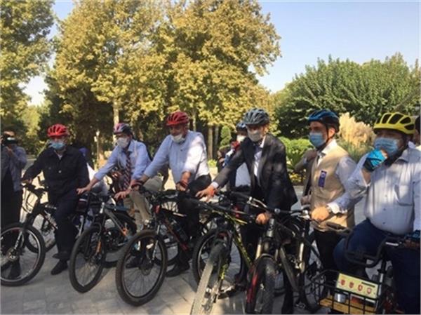 رکابزنی شهردار تهران و ۴ سفیر تا موزه صلح