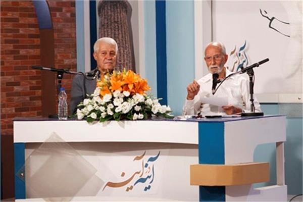 نگاه صرفا ادیبانه موجب غفلت از فواید مقالات شمس می‌شود