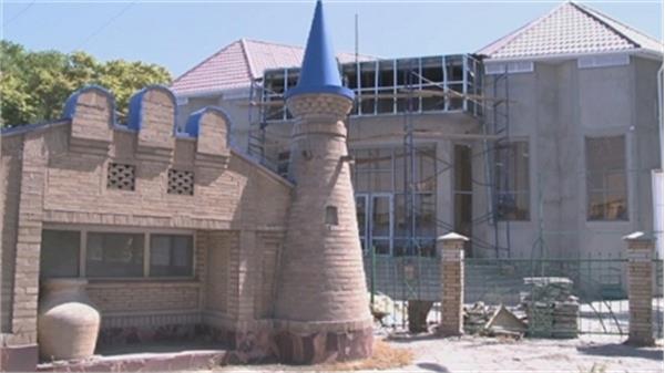مرمت خانه ۱۲۰ ساله در قزاقستان