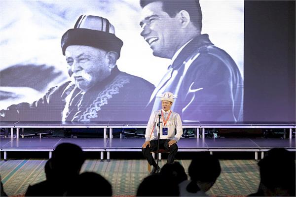 همایش مجمع جوانان آسیای مرکزی به مناسبت نود و پنجمین سالگرد چنگیز آیتماتوف آغاز به کار کرد