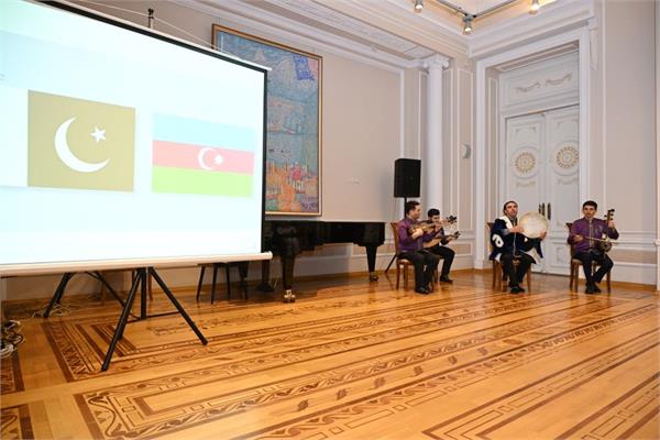 گفت‌وگوی شاعرانه: ادبیات  پاکستان-آذربایجان در باکو برجسته شد