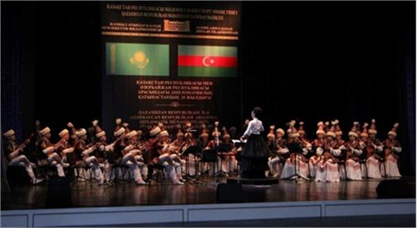 موسیقی فولکلور قزاقی در باکو نواخته شد